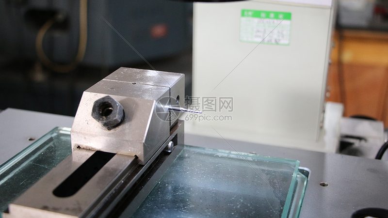 丝杠型号选择：数控机床加工精度的关键因素
